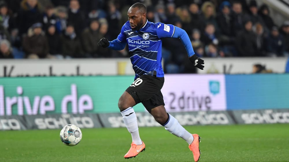 Reinhold Yabo im Bundesliga-Einsatz für Arminia Bielefeld